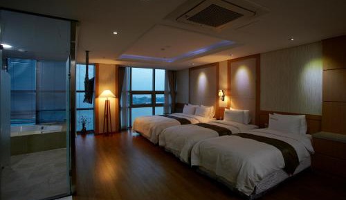 Premier Family Room with Sea View