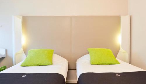 Triple Room with 2 Single Beds and 1 Junior Bed (-10 Years)