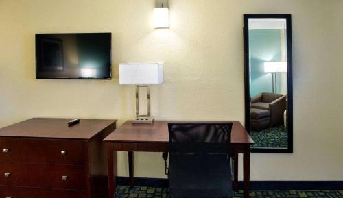 Standard King Room - Non-Smoking 