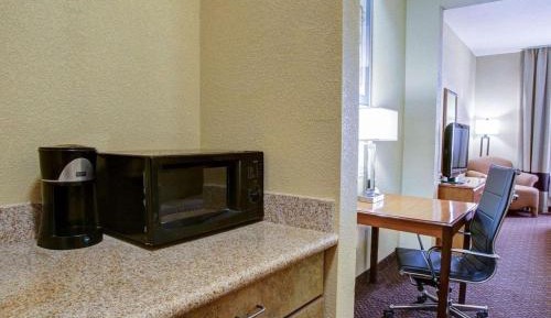 King Suite - Non-Smoking