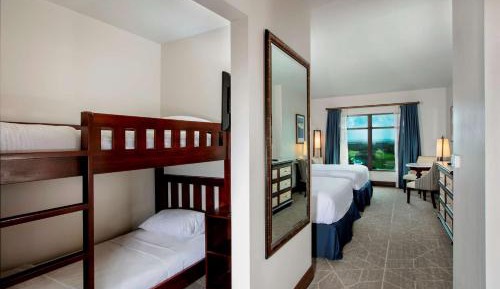 Family Room with Bunk Bed and 2 Queen Beds Non Smoking