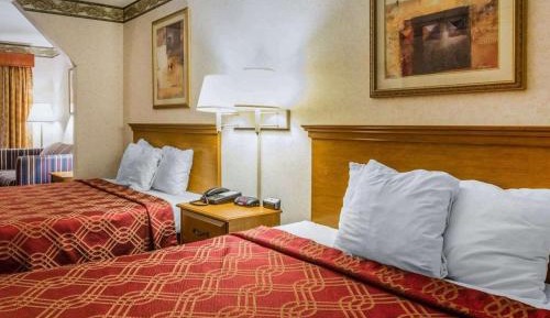 Queen Room with Two Queen Beds - Non-Smoking