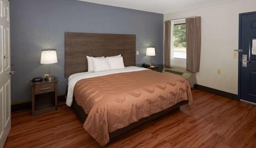 King Room with Roll-in-Shower - Accessible/Non-Smoking