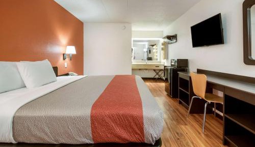 King Room - Disability Access - Non-Smoking