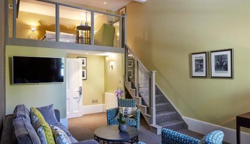 Deluxe King Suite