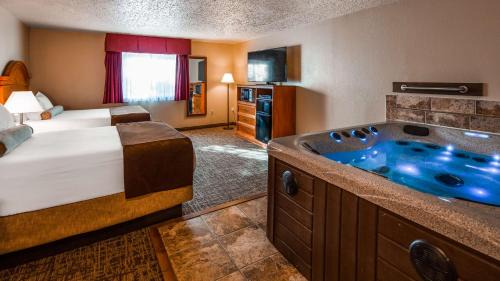 Queen Room with Two Queen Beds - Non-Smoking