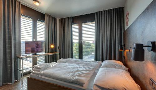 Double Room for Single Use