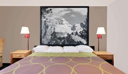 King Room with Pool View - Non-Smoking
