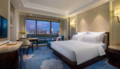 Deluxe King Room with River View