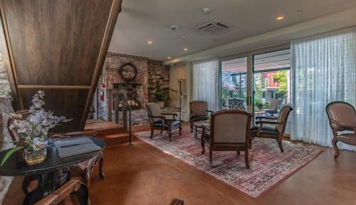 Deluxe King Suite