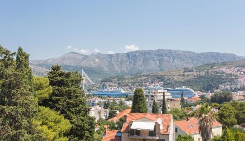Superior One Bedroom Apartment with Garden View