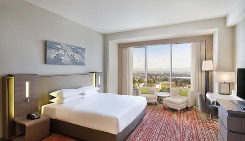 Deluxe room, Larger Guest room, 1 King
