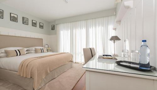 Deluxe Double Room with Spa Bath 