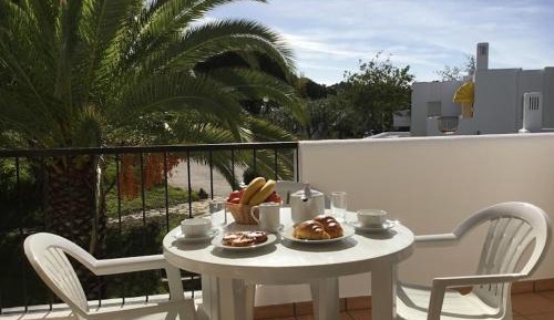 One-Bedroom Deluxe Apartment