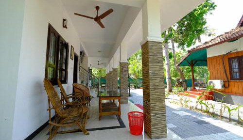 Deluxe Double Room (2 Adults + 1 Child)
