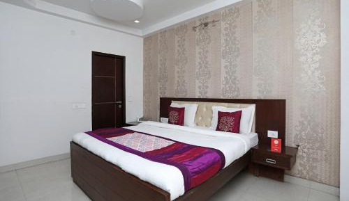 Deluxe Double Room (2 Adults + 1 Child)