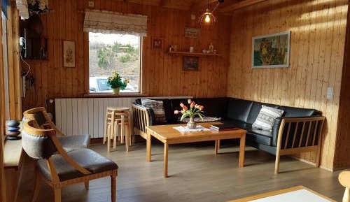 Two-Bedroom Cottage with Hot Tub