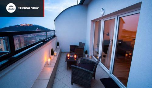Deluxe Apartment with Terrace and parking