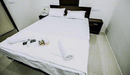 Deluxe Double Room (2 Adults + 1 Child)