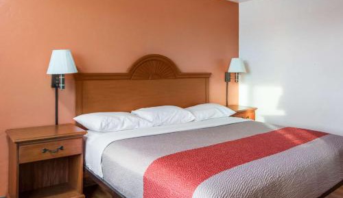 Deluxe King Room - Non-Smoking
