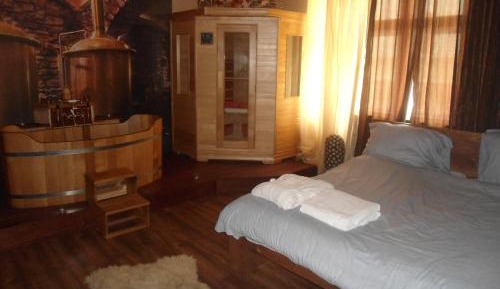 Deluxe Suite with Spa Bath
