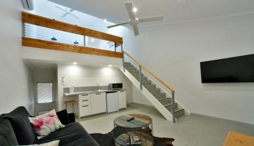 Deluxe Queen Studio 