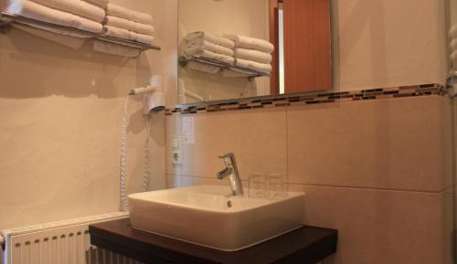 Double Room for Single Use