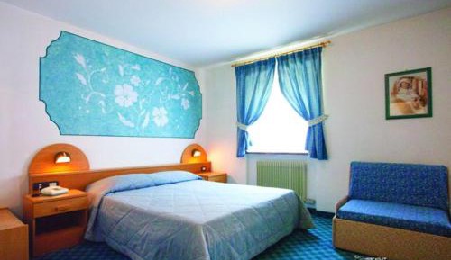 Double or Twin Room with Mountain View