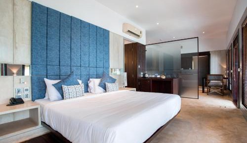 Suite with Lake View