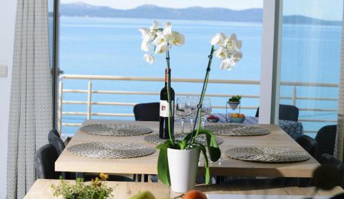 Deluxe Two-Bedroom Apartment with Terrace and Sea View