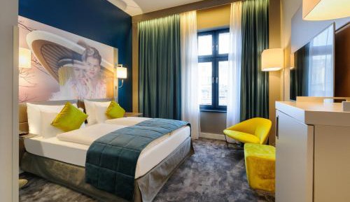Superior Queen Room - City side