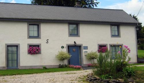 Two-Bedroom House (4-6 Adults)