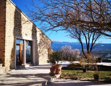 Apartment with Mountain View