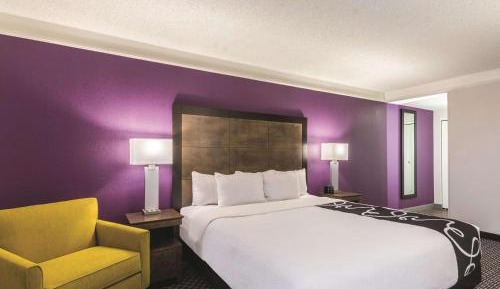 One-Bedroom King Suite - Non-Smoking