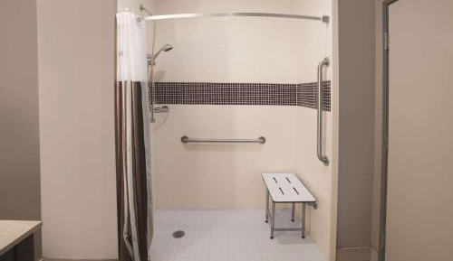 Queen Room with Two Queen Beds and Bath Tub - Mobility/Hearing Accessible - Non-Smoking