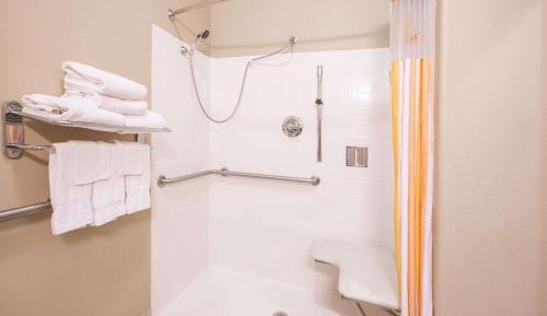 Queen Room with Two Queen Beds and Roll-In Shower - Mobility/Hearing Accessible - Non-Smoking