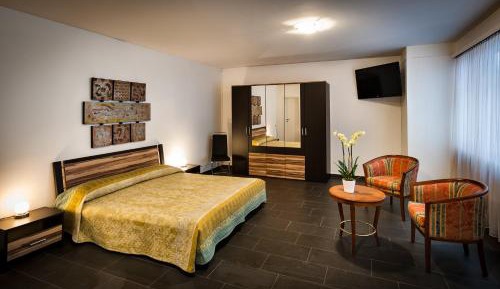Quintuple Room