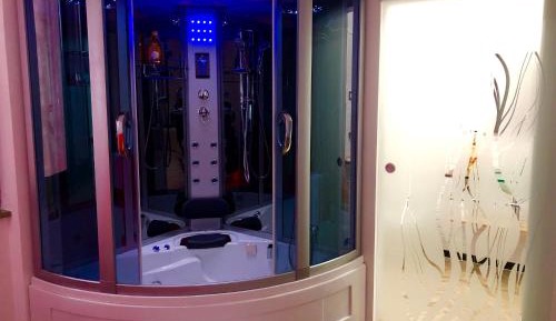 Deluxe Suite with Spa Bath