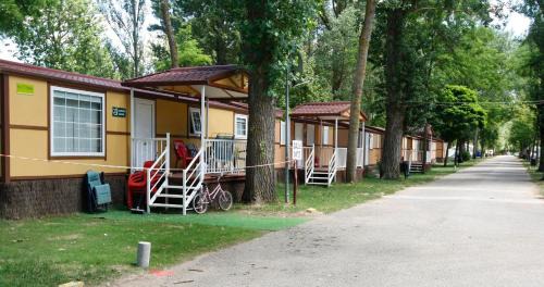 Bungalow (4 Adults)