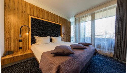 Deluxe Suite with Spa Access - Building Design