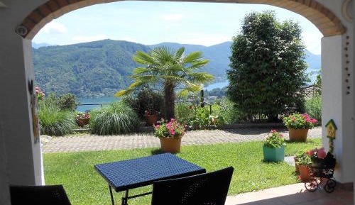 Apartment with Lake View