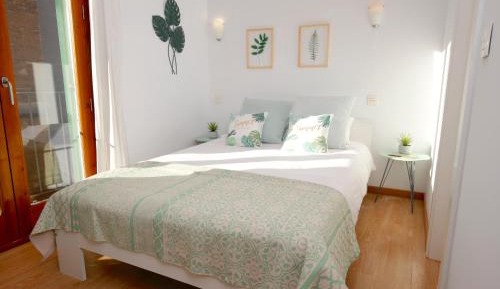 Studio Apartment with Balcony