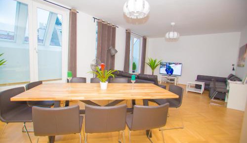 Three-Bedroom Apartment with Terrace and Air Condition