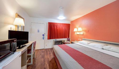 Deluxe King Room - Non-Smoking