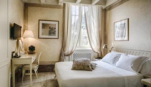 Double Room with Partial Lake View