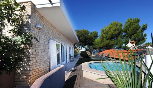 Two-Bedroom Apartment with Whirlpool