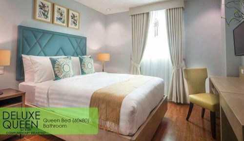 Deluxe Queen Room with Breakfast for 2