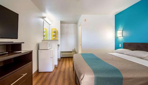 King Room with Spa Bath - Non-Smoking