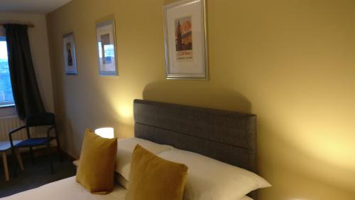 Double or Twin Room with Bathroom