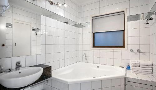 Deluxe Double Room with Side Sea View